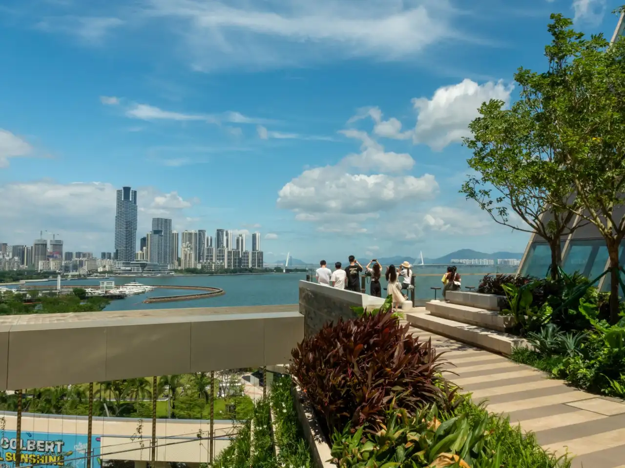 加拿大雇主担保移民与联邦EE快速通道项目对比分析