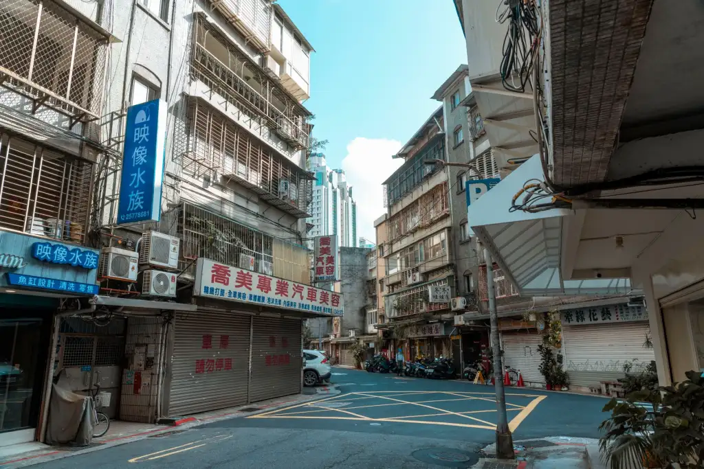 2024年加拿大移民政策调整要点与签证办理规划指南